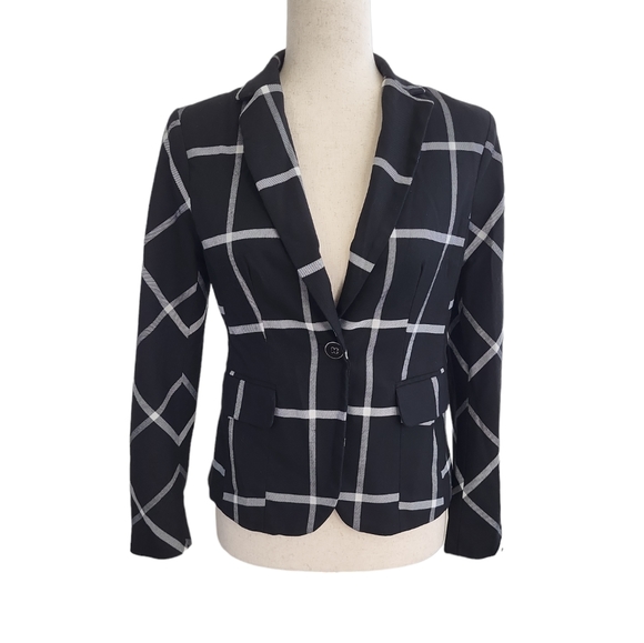 7th Avenue Jackets & Blazers - EUC 7th Avenue women's plaid 1 button blazer jacket, 2P, black white